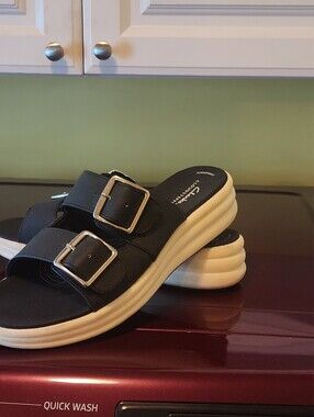 Clarks Cloudsteppers Women's Sandals / Drift Buckle / size 8.5 M / Blk / GUC